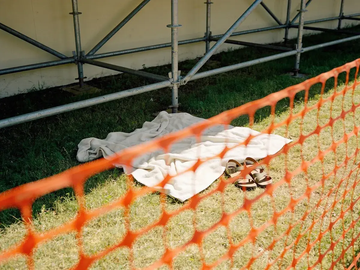 Editorial illustration: ZILKER GREAT LAWN CLOSES AHEAD OF ACL FESTIVAL, REOPENS MID‑OCTOBER